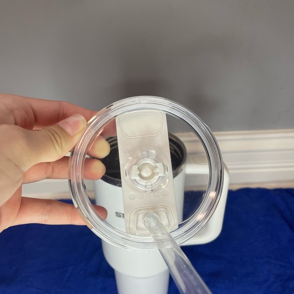 WHITE USED ONCE 40 OZ WHITE STANLEY - Picture 10 of 12